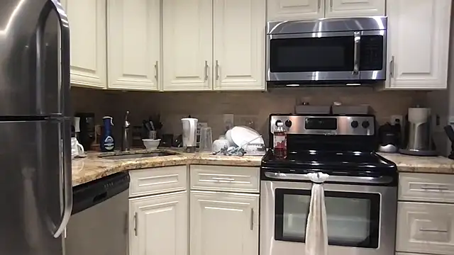 Snapshot of BigGuyMuscle chatting on 11/19/25, 08:53 BigGuyMuscle online show from 11/19/25, 08:53