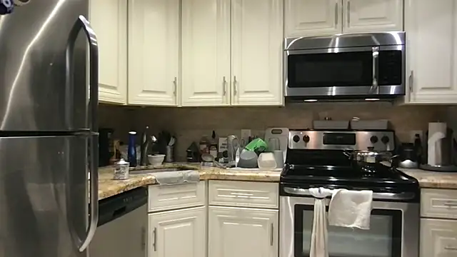 Snapshot of BigGuyMuscle chatting on 11/23/25, 06:46 BigGuyMuscle online show from 11/23/25, 06:46