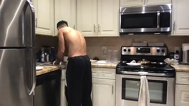 Snapshot of BigGuyMuscle chatting on 11/29/25, 12:02 BigGuyMuscle online show from 11/29/25, 12:02