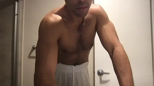 Snapshot of BigGuyMuscle chatting on 12/01/25, 01:10 BigGuyMuscle online show from 12/01/25, 01:10