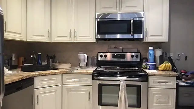 Snapshot of BigGuyMuscle chatting on 12/01/25, 01:16 BigGuyMuscle online show from 12/01/25, 01:16