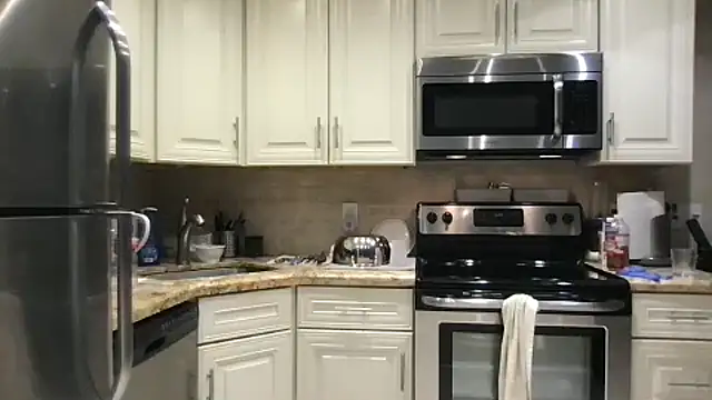 Snapshot of BigGuyMuscle chatting on 12/03/25, 10:30 BigGuyMuscle online show from 12/03/25, 10:30