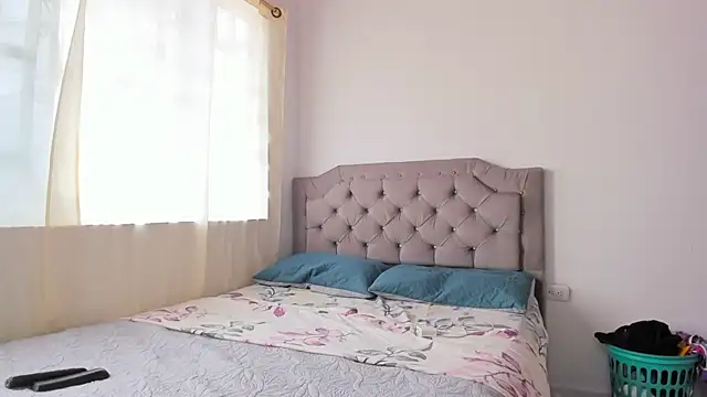 Snapshot of andrea_hills chatting on 02/02/25, 04:54 andrea hills online show from 02/02/25, 04:54