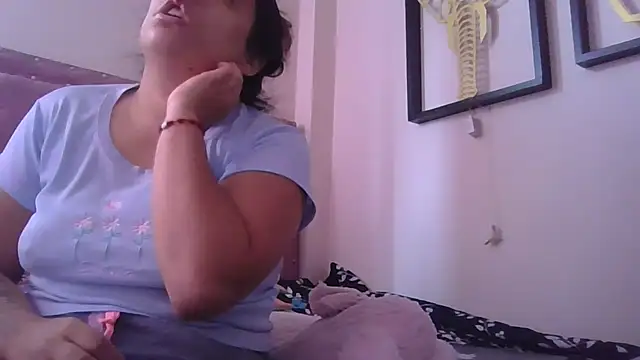 annarose19 online show from 10/21/25, 07:47