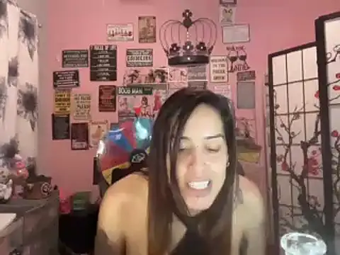 Snapshot of latinacubana chatting on 12/22/24, 09:00 latinacubana online show from 12/22/24, 09:00