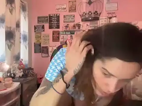 Snapshot of latinacubana chatting on 01/01/25, 07:21 latinacubana online show from 01/01/25, 07:21