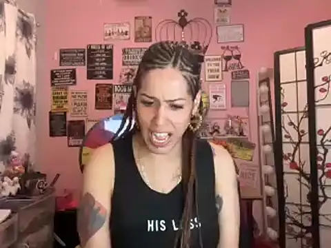 Snapshot of latinacubana chatting on 01/12/25, 11:28 latinacubana online show from 01/12/25, 11:28