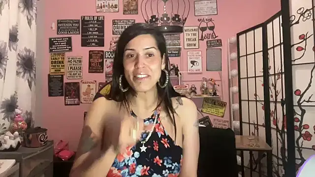 Snapshot of latinacubana chatting on 02/05/25, 06:13 latinacubana online show from 02/05/25, 06:13