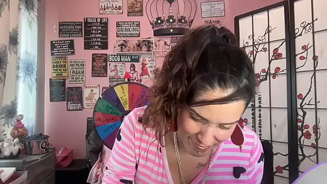 Snapshot of latinacubana chatting on 02/15/25, 04:23 latinacubana online show from 02/15/25, 04:23