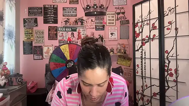 Snapshot of latinacubana chatting on 02/15/25, 07:28 latinacubana online show from 02/15/25, 07:28