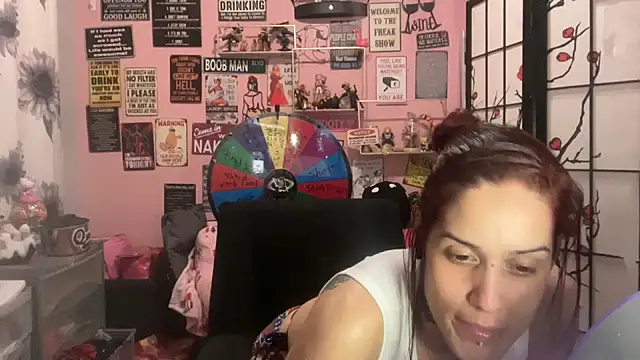 Snapshot of latinacubana chatting on 02/22/25, 03:56 latinacubana online show from 02/22/25, 03:56