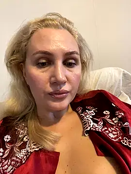 YourBlondee online show from 10/31/25, 02:23