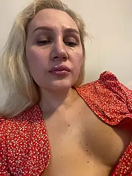 Snapshot of YourBlondee chatting on 03/27/26, 02:28 YourBlondee online show from 03/27/26, 02:28