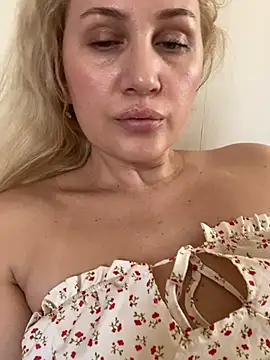 Snapshot of YourBlondee chatting on 04/09/26, 06:41 YourBlondee online show from 04/09/26, 06:41
