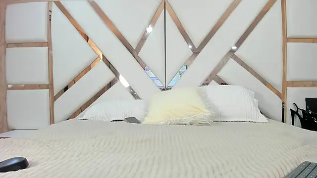 Snapshot of WowAna chatting on 03/16/25, 09:05 WowAna online show from 03/16/25, 09:05