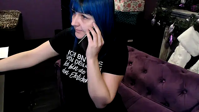 Snapshot of beauty-of-pain chatting on 12/23/25, 10:24 beauty-of-pain online show from 12/23/25, 10:24