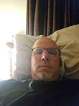 ke5eeo2 online show from 04/19/26, 11:40