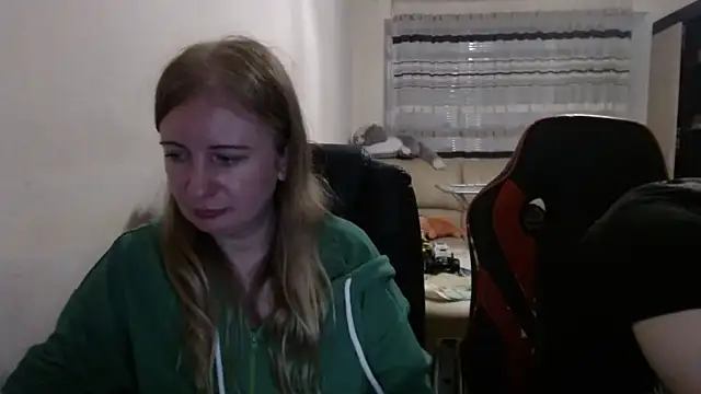 PeterAndJen online show from 10/21/25, 07:03