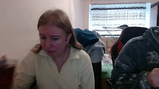 PeterAndJen online show from 11/08/25, 07:52