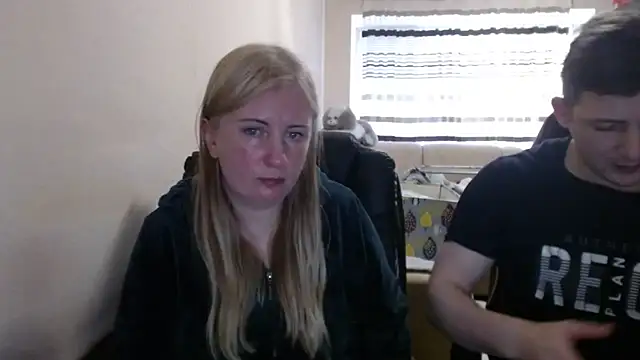 PeterAndJen online show from 04/24/26, 04:42