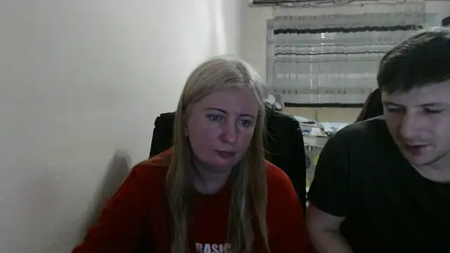Snapshot of PeterAndJen chatting on 05/05/26, 07:33 PeterAndJen online show from 05/05/26, 07:33