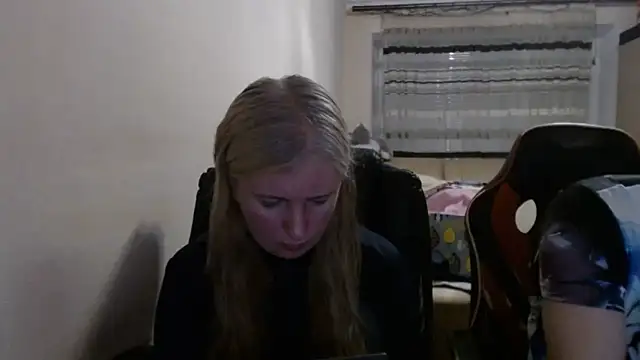 Snapshot of PeterAndJen chatting on 06/02/26, 06:32 PeterAndJen online show from 06/02/26, 06:32