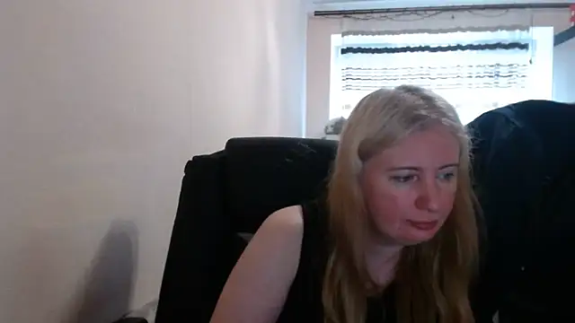 Snapshot of PeterAndJen chatting on 06/13/26, 05:16 PeterAndJen online show from 06/13/26, 05:16