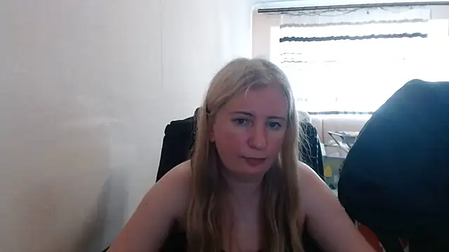 Snapshot of PeterAndJen chatting on 06/16/26, 05:37 PeterAndJen online show from 06/16/26, 05:37