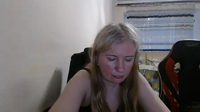 Snapshot of PeterAndJen chatting on 06/17/26, 05:58 PeterAndJen online show from 06/17/26, 05:58