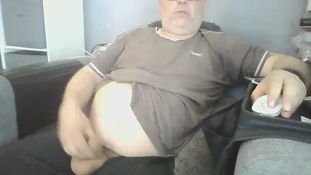 Snapshot of Naturistmale45 chatting on 04/29/26, 05:06 Naturistmale45 online show from 04/29/26, 05:06