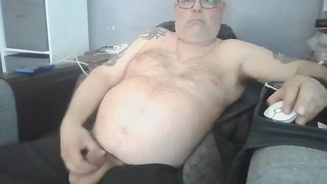 Snapshot of Naturistmale45 chatting on 04/29/26, 05:30 Naturistmale45 online show from 04/29/26, 05:30