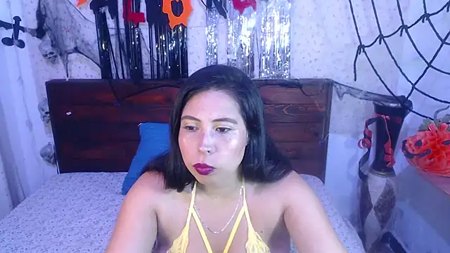 Snapshot of NikkieMilky chatting on 10/15/25, 02:11 NikkieMilky online show from 10/15/25, 02:11