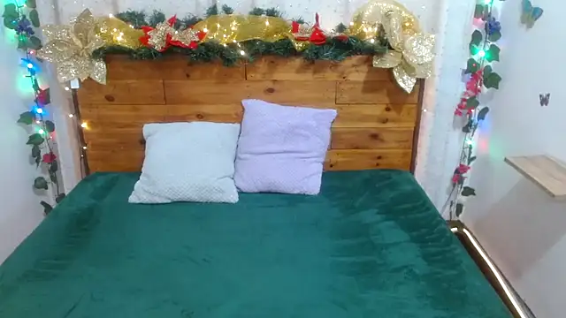 NikkieMilky online show from 12/18/25, 11:44