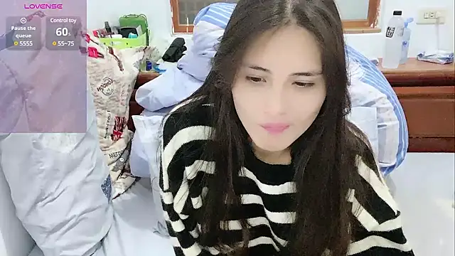 Snapshot of coco0318 chatting on 12/26/24, 03:42 coco0318 online show from 12/26/24, 03:42