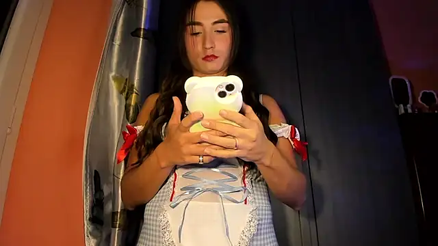 Snapshot of wanderlustxxx_ chatting on 11/19/25, 05:35 wanderlustxxx online show from 11/19/25, 05:35