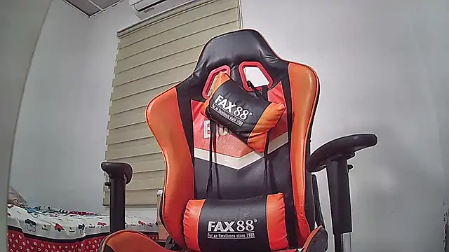 EvaTiffany online show from 09/16/25, 12:33