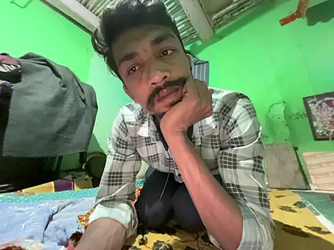 Snapshot of PrabV0319 chatting on 02/21/26, 08:10 PrabV0319 online show from 02/21/26, 08:10