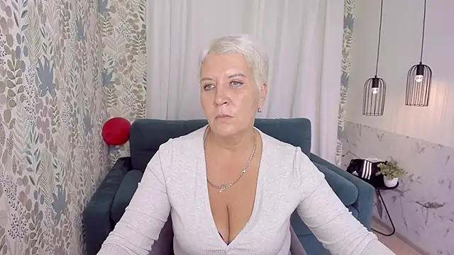Snapshot of KathySunn chatting on 10/08/25, 07:06 KathySunn online show from 10/08/25, 07:06