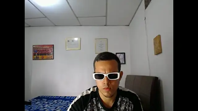 Snapshot of Oliver_Wilding chatting on 03/18/26, 01:47 Oliver Wilding online show from 03/18/26, 01:47