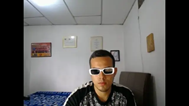 Snapshot of Oliver_Wilding chatting on 03/19/26, 02:04 Oliver Wilding online show from 03/19/26, 02:04