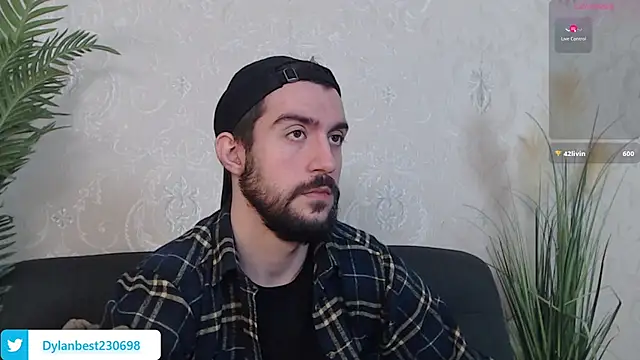 Snapshot of Dylan_Best chatting on 12/14/24, 08:23 Dylan Best online show from 12/14/24, 08:23