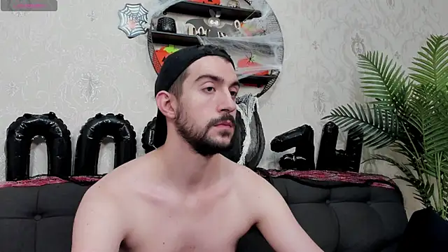 Dylan Best online show from 10/31/25, 01:17