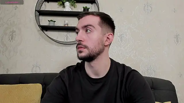 Snapshot of Dylan_Best chatting on 02/20/26, 10:43 Dylan Best online show from 02/20/26, 10:43