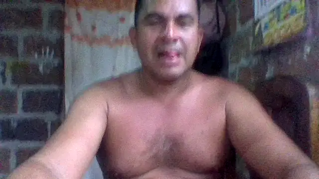 Snapshot of axomen chatting on 01/10/26, 11:09 axomen online show from 01/10/26, 11:09