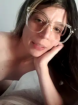 Snapshot of LouGabriel chatting on 10/19/25, 02:40 LouGabriel online show from 10/19/25, 02:40