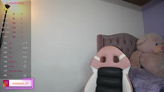 Snapshot of meedussa_20_ chatting on 01/21/25, 06:11 meedussa 20 online show from 01/21/25, 06:11