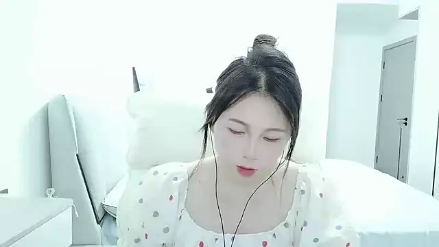 Sunset glow online show from 10/11/25, 01:31