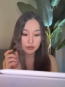 Snapshot of sphynx-_- chatting on 09/11/25, 11:43 sphynx- - online show from 09/11/25, 11:43