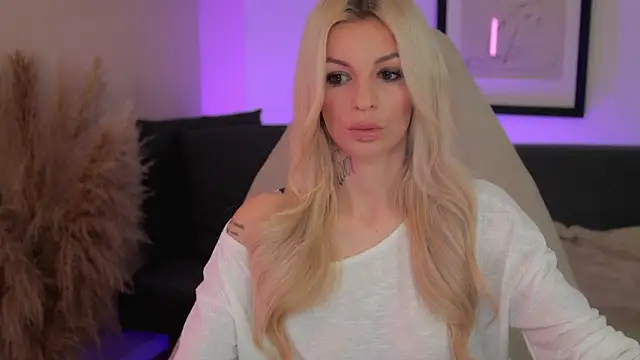 Snapshot of KairaKampen chatting on 03/06/26, 10:06 KairaKampen online show from 03/06/26, 10:06