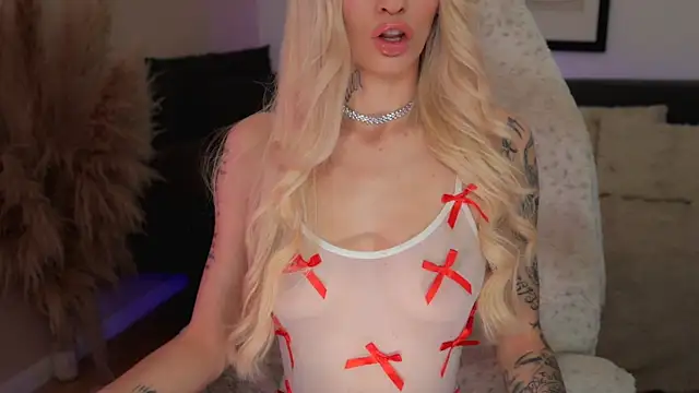 Snapshot of KairaKampen chatting on 03/17/26, 07:50 KairaKampen online show from 03/17/26, 07:50